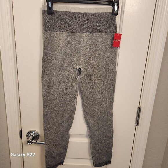 SPANX Pants - SPANX "Spacedye" Cloudy Grey Sculpt Leggings. NWT. Size Medium